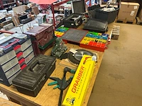 Partij gereedschap, gereedschapskoffers, bevestigingsmaterialen w.o. bosch, wolfcraft