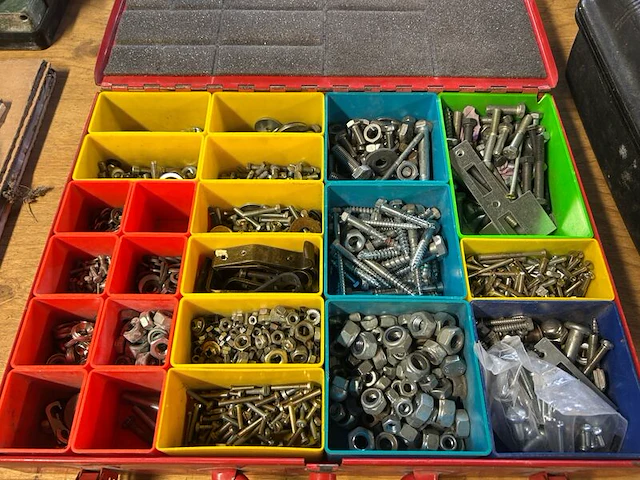 Partij gereedschap, gereedschapskoffers, bevestigingsmaterialen w.o. bosch, wolfcraft - afbeelding 8 van  12