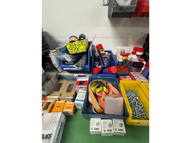 Partij gereedschap, ijzerwaren en verbruiksmiddelen - afbeelding 2 van  13