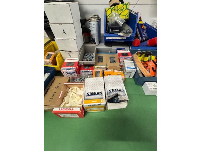 Partij gereedschap, ijzerwaren en verbruiksmiddelen - afbeelding 3 van  13