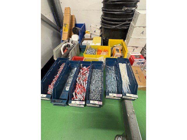 Partij gereedschap, ijzerwaren en verbruiksmiddelen - afbeelding 4 van  13