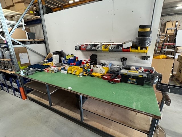 Partij gereedschap, ijzerwaren en verbruiksmiddelen - afbeelding 1 van  13