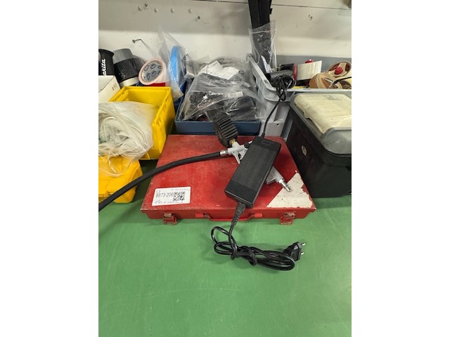 Partij gereedschap, ijzerwaren en verbruiksmiddelen - afbeelding 8 van  13