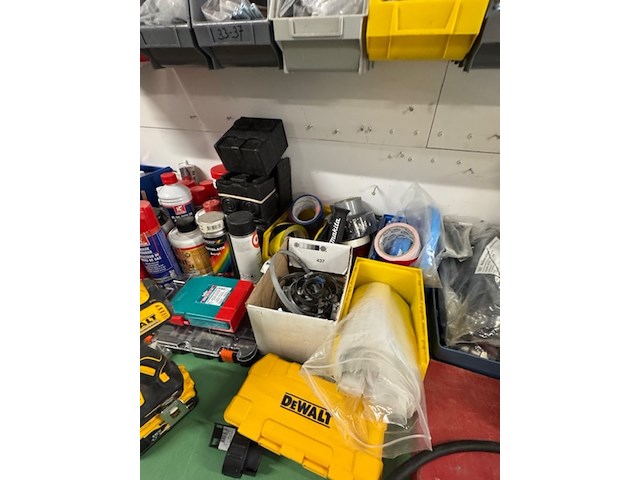 Partij gereedschap, ijzerwaren en verbruiksmiddelen - afbeelding 12 van  13