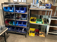 Partij gereedschap met stelling - afbeelding 1 van  9