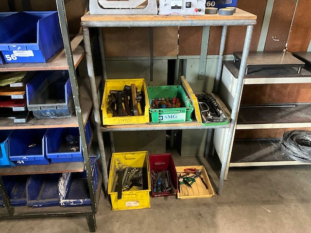 Partij gereedschap met stelling - afbeelding 3 van  9