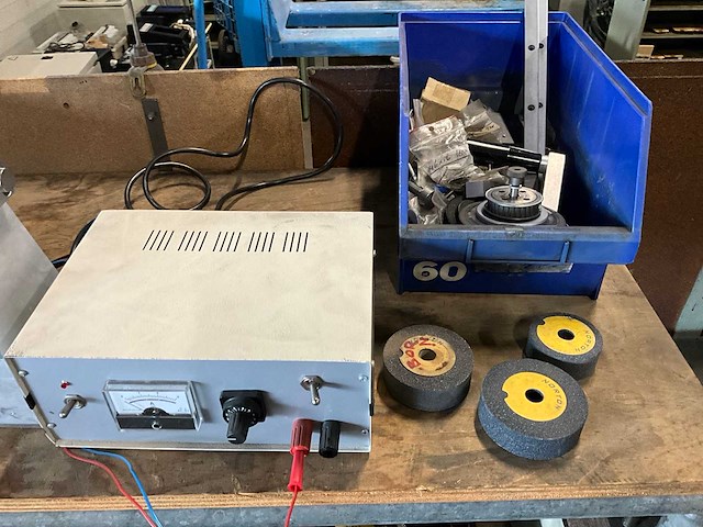 Partij gereedschap met stelling - afbeelding 5 van  9