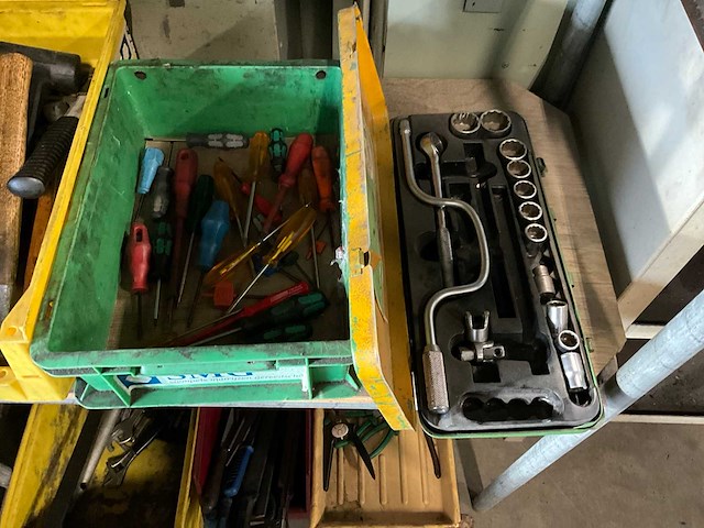Partij gereedschap met stelling - afbeelding 7 van  9