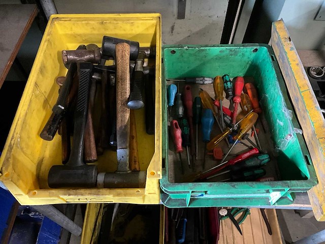 Partij gereedschap met stelling - afbeelding 8 van  9