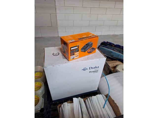 Partij gereedschap, tape, etc. - afbeelding 6 van  15