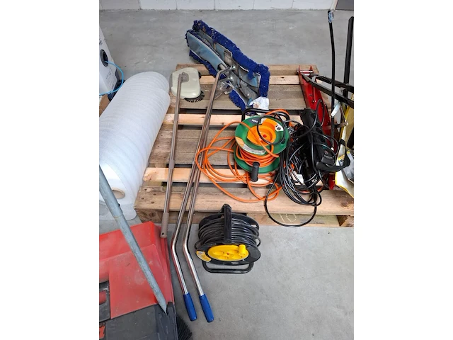Partij gereedschap, tape, etc. - afbeelding 11 van  15