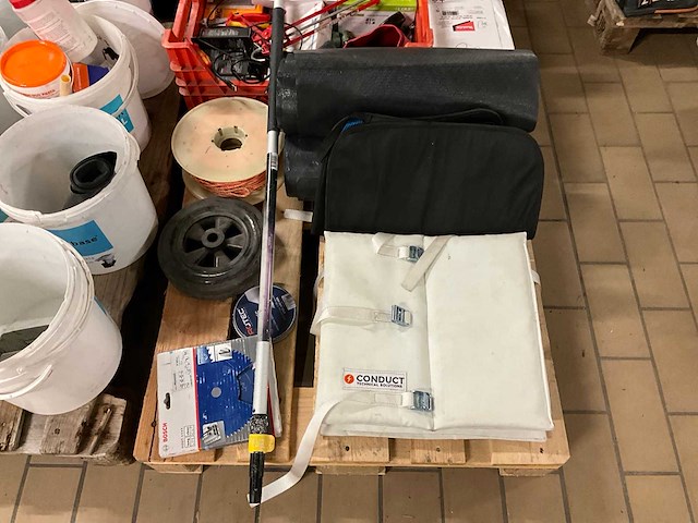 Partij gereedschappen en bouwbenodigdheden - afbeelding 3 van  13