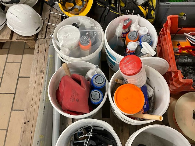 Partij gereedschappen en bouwbenodigdheden - afbeelding 4 van  13