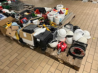 Partij gereedschappen en bouwbenodigdheden - afbeelding 1 van  13