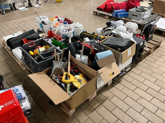 Partij gereedschappen en bouwbenodigdheden - afbeelding 6 van  13