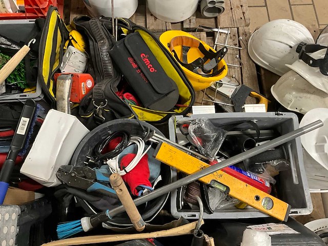 Partij gereedschappen en bouwbenodigdheden - afbeelding 10 van  13