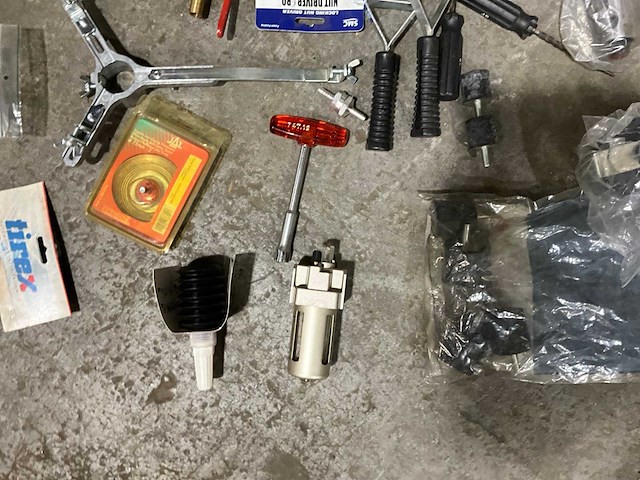 Partij gereedschappen en toebehoren - afbeelding 9 van  10