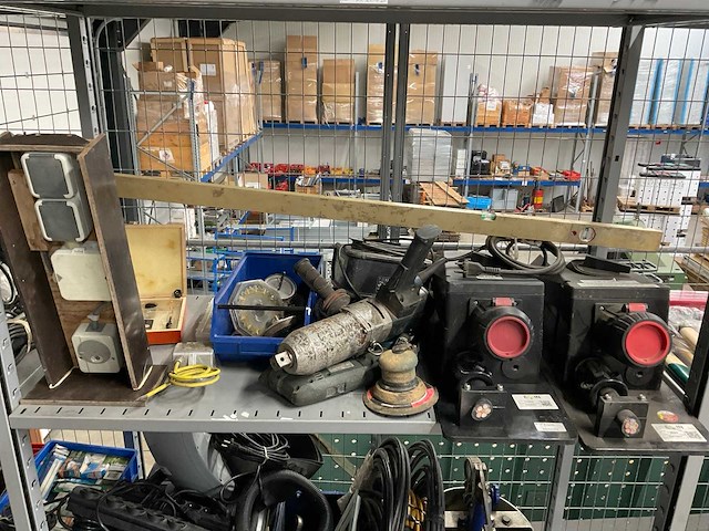 Partij gereedschappen en toebehoren - afbeelding 3 van  7