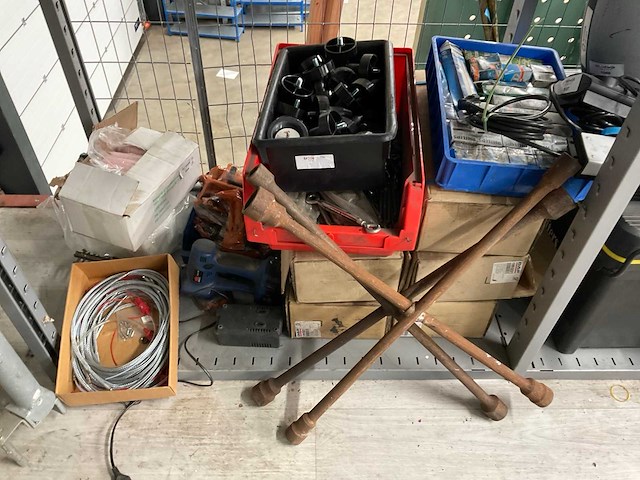 Partij gereedschappen en toebehoren - afbeelding 6 van  7
