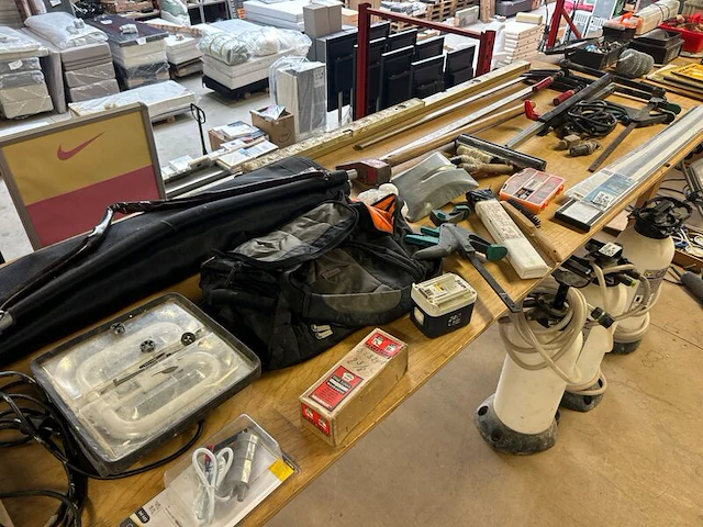 Partij gereedschappen, installatiematerialen en elektra - afbeelding 1 van  6