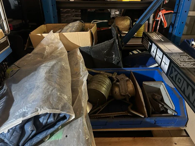 Partij gereedschappen, keukenmessen en diversen w.o. delonghi, osram, innox - afbeelding 9 van  14