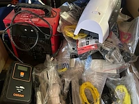 Partij gereedschappen, keukenmessen en diversen w.o. delonghi, osram, innox - afbeelding 11 van  14