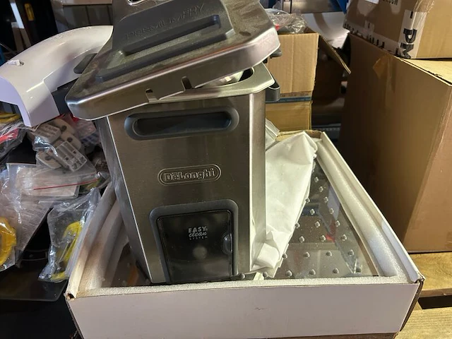 Partij gereedschappen, keukenmessen en diversen w.o. delonghi, osram, innox - afbeelding 13 van  14