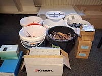 Partij gesmede spijkers met koperen panhaken - afbeelding 1 van  14