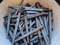 Partij gesmede spijkers met koperen panhaken - afbeelding 7 van  14