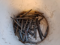 Partij gesmede spijkers met koperen panhaken - afbeelding 8 van  14