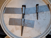 Partij gesmede spijkers met koperen panhaken - afbeelding 9 van  14