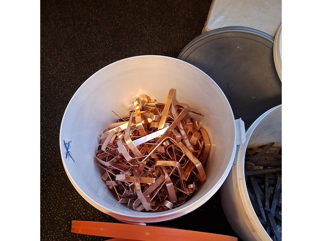 Partij gesmede spijkers met koperen panhaken - afbeelding 14 van  14