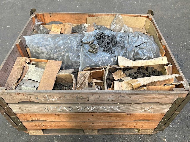 Partij gespen en helmbanden - afbeelding 1 van  7