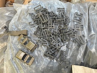 Partij gespen en helmbanden - afbeelding 2 van  7