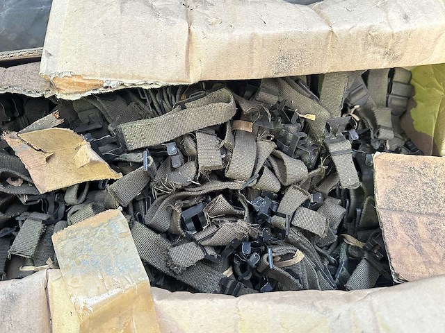 Partij gespen en helmbanden - afbeelding 3 van  7