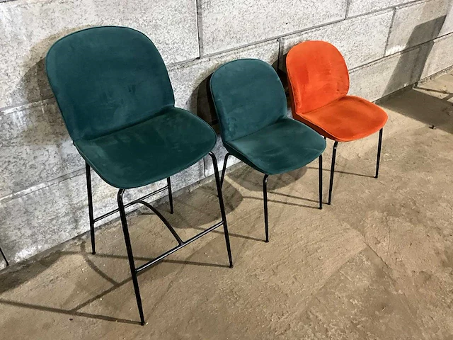 Partij gestoffeerde barkrukken en stoelen - afbeelding 5 van  12