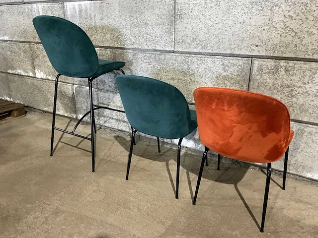 Partij gestoffeerde barkrukken en stoelen - afbeelding 11 van  12