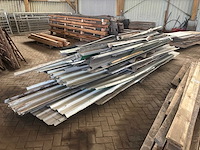 Partij gevelbeplating en profielen - afbeelding 1 van  4