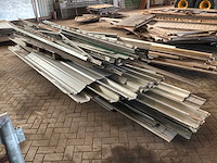 Partij gevelbeplating en profielen - afbeelding 2 van  4