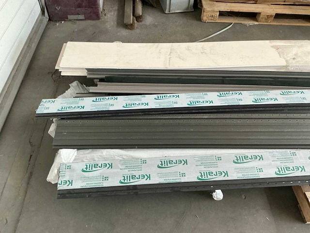Partij gevelpanelen en divers - afbeelding 2 van  6