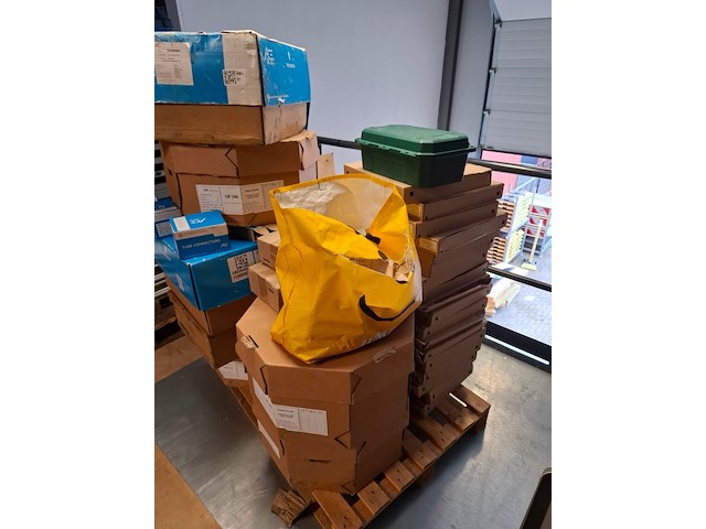 Partij glasvezel installatiemateriaal - afbeelding 2 van  8