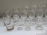 Partij glaswerk bestaande uit o.a. borrelglazen, wijn & champagneglazen; zie afbeeldingen. - afbeelding 4 van  4