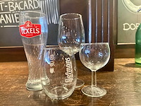 Partij glaswerk in de bar - afbeelding 1 van  5