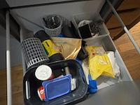 Partij glaswerk, serviesgoed en keukengerief - afbeelding 4 van  12