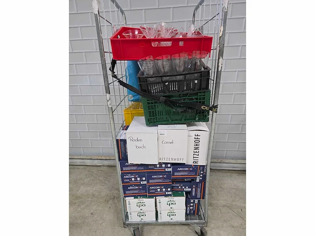 Partij glaswerk zonder rolcontainer - afbeelding 2 van  7