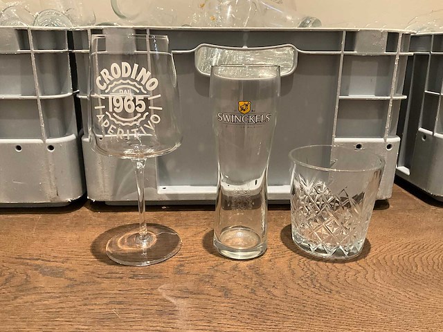 Partij glaswerk - afbeelding 1 van  2