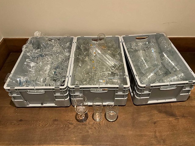 Partij glaswerk - afbeelding 2 van  2