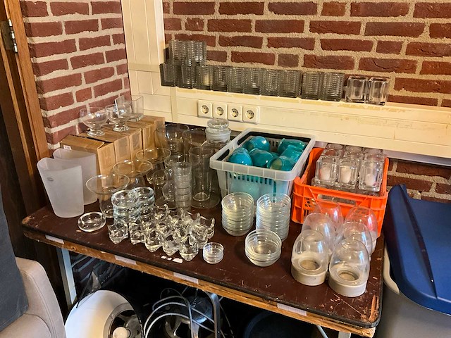 Partij glaswerk - afbeelding 1 van  11