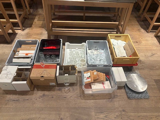 Partij glaswerk - afbeelding 1 van  7