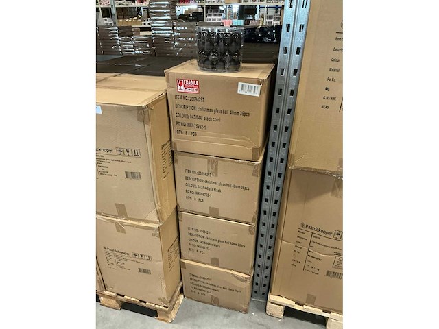 Partij glazen kerstballen 40mm black combi 36/tube (96x) - afbeelding 3 van  4